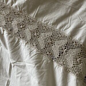 Vintage Cream Crochet Coverlet And Bed Ruffled Skirt Queen Size 100% Cotton